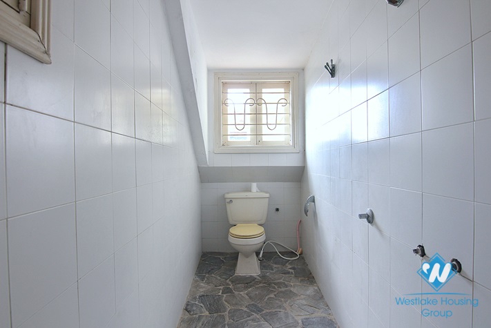 Lake view house for rent in Quang An street, Tay Ho district