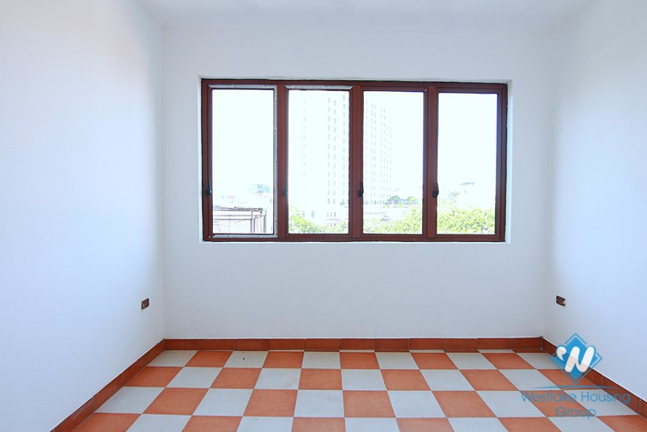 Unfurnished house for rent in Xuan Dieu street, Tay Ho, Ha Noi