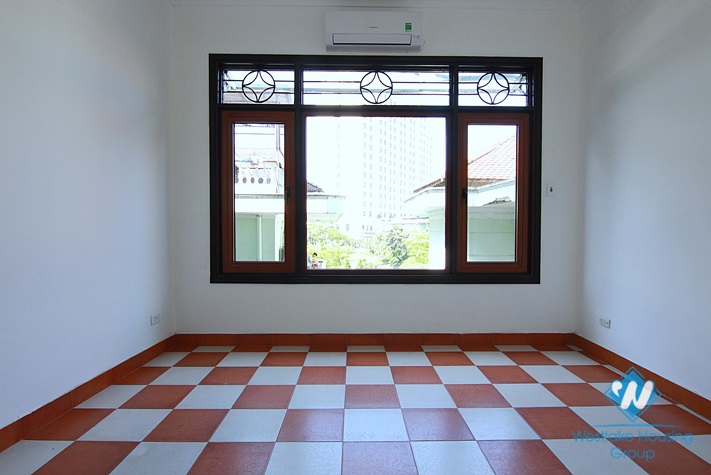 Unfurnished house for rent in Xuan Dieu street, Tay Ho, Ha Noi