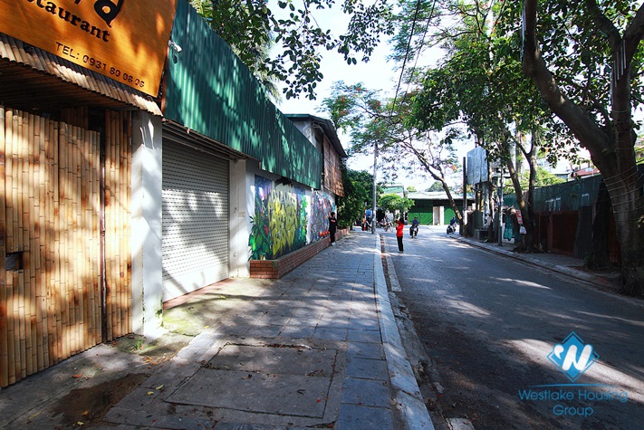 Nice space for open Restaurant or small Bar in Tay Ho area 