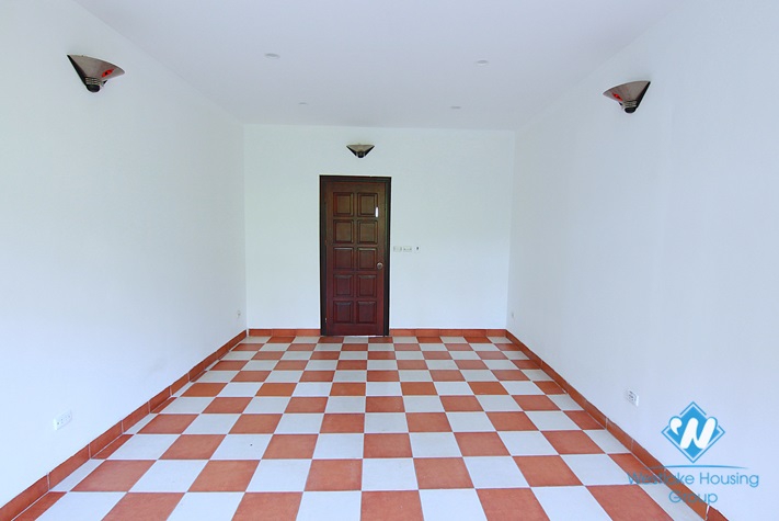 Unfurnished house for rent in Xuan Dieu street, Tay Ho, Ha Noi