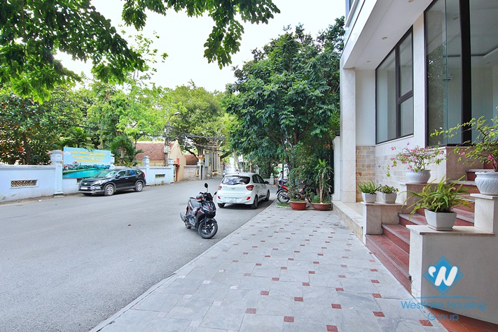 An office or shop for rent in To Ngoc Van street, Tay Ho district