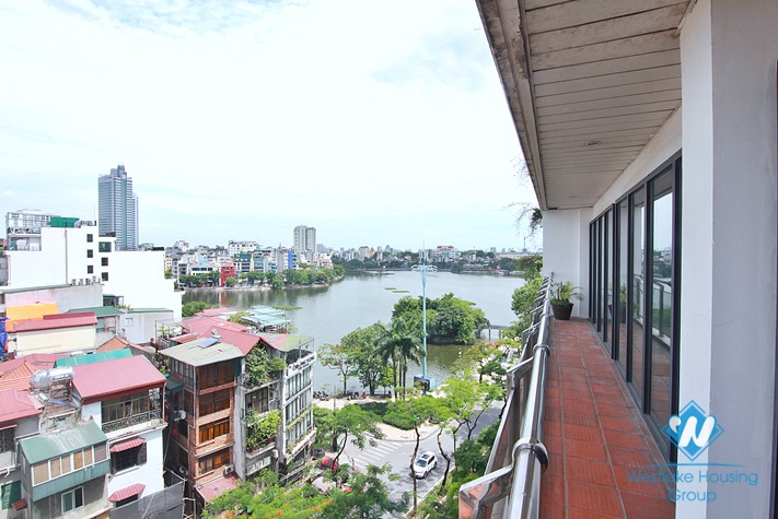 Amazing 4 bedrooms apartment in Tay Ho District for rent 