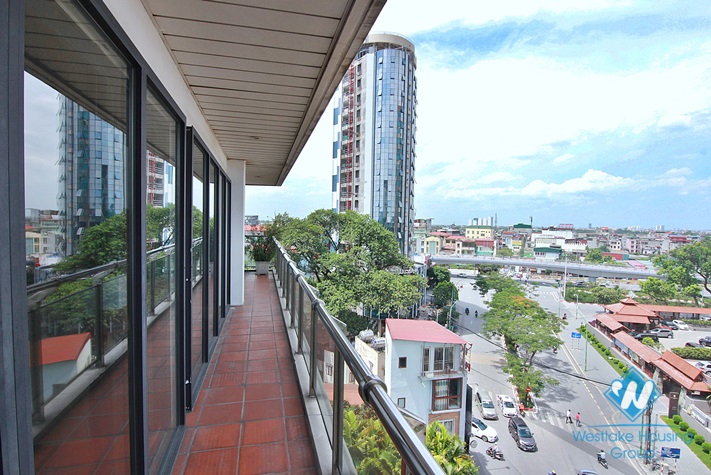 Amazing 4 bedrooms apartment in Tay Ho District for rent 