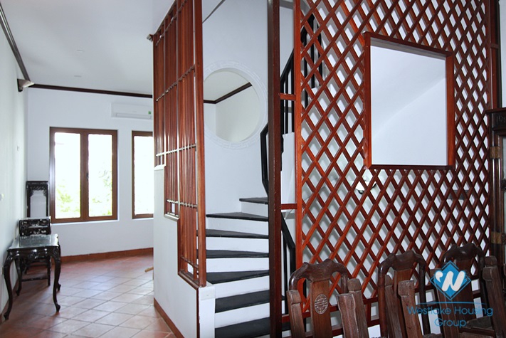 Unfurnished house for rent in Xuan Dieu street, Tay Ho, Ha Noi