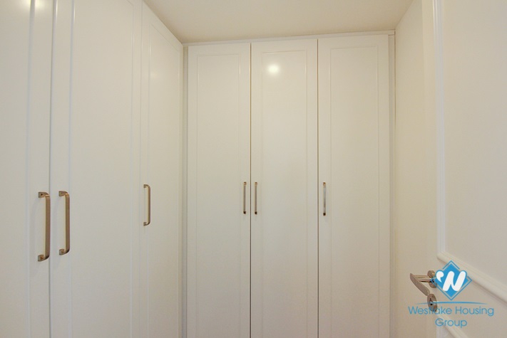 Amazing 4 bedrooms apartment in Tay Ho District for rent 