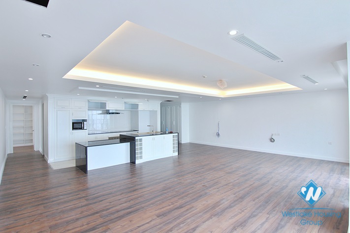 A stunning 4 bedroom apartment  for rent in D' Leroi Soleil, Xuan Dieu, Tay Ho