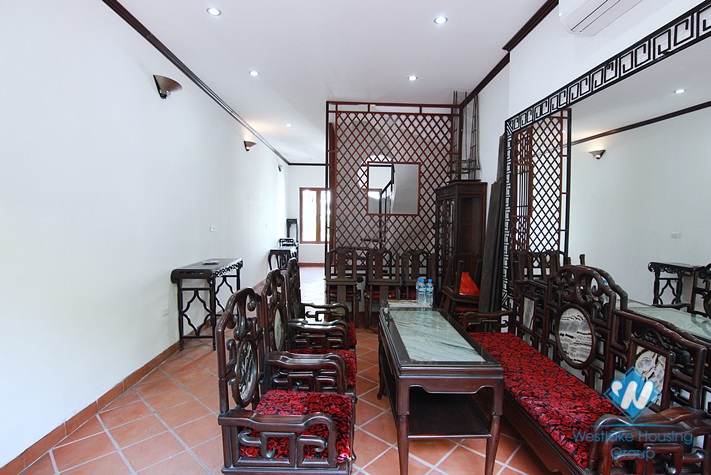 Unfurnished house for rent in Xuan Dieu street, Tay Ho, Ha Noi