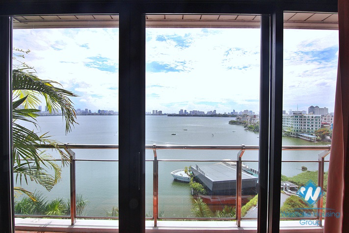 Amazing 4 bedrooms apartment in Tay Ho District for rent 