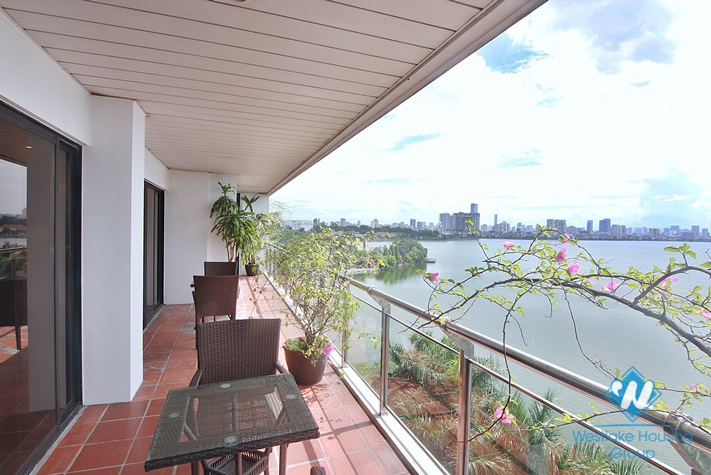 Amazing 4 bedrooms apartment in Tay Ho District for rent 