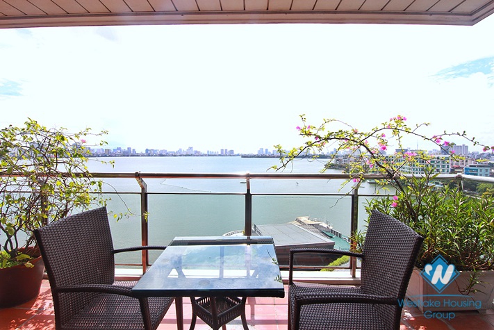 Amazing 4 bedrooms apartment in Tay Ho District for rent 