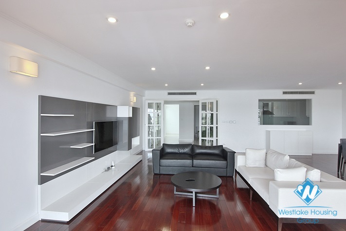 Amazing 4 bedrooms apartment in Tay Ho District for rent 