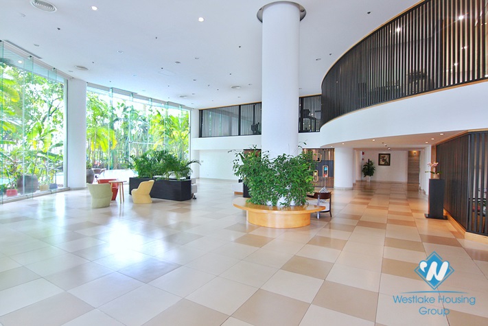 Amazing 4 bedrooms apartment in Tay Ho District for rent 