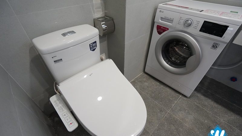 Modern apartment with a balcony and lake view on Kim Ma Str