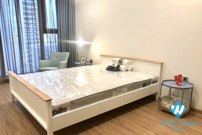 A high-end 1 bedroom apartment for rent in Vinhomes Metropolis, Ba Dinh
