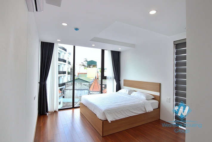 Beautiful and brightly 3 bedroom apartment for rent in Dang thai mai, Tay ho, Ha noi