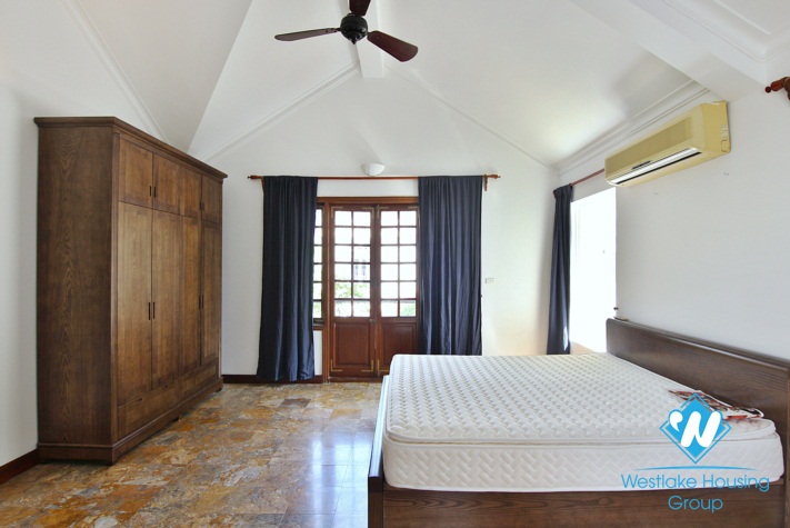 Nice house with courtyard for rent in Tay Ho District 
