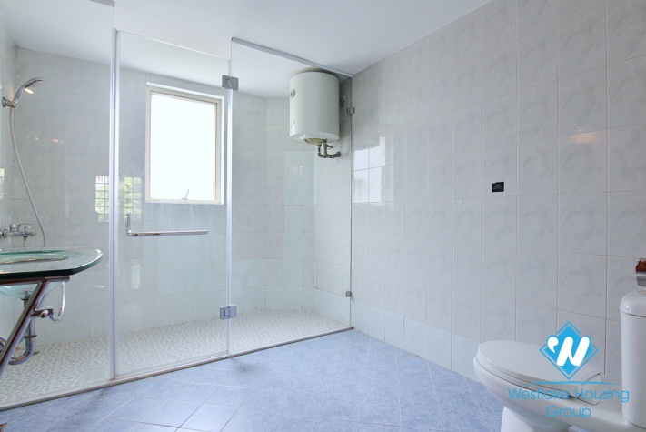 Nice house with courtyard for rent in Tay Ho District 