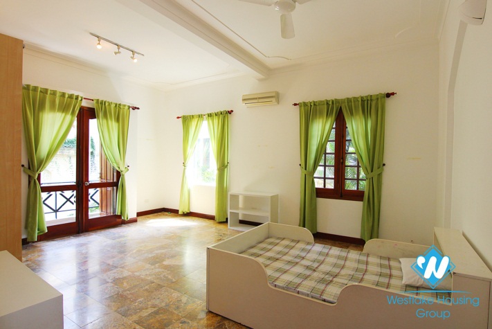 Nice house with courtyard for rent in Tay Ho District 