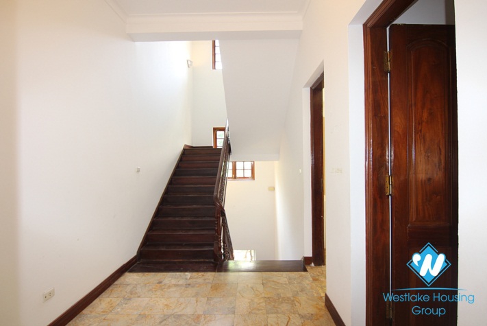 Nice house with courtyard for rent in Tay Ho District 