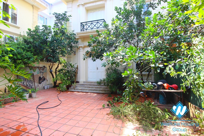 Nice house with courtyard for rent in Tay Ho District 