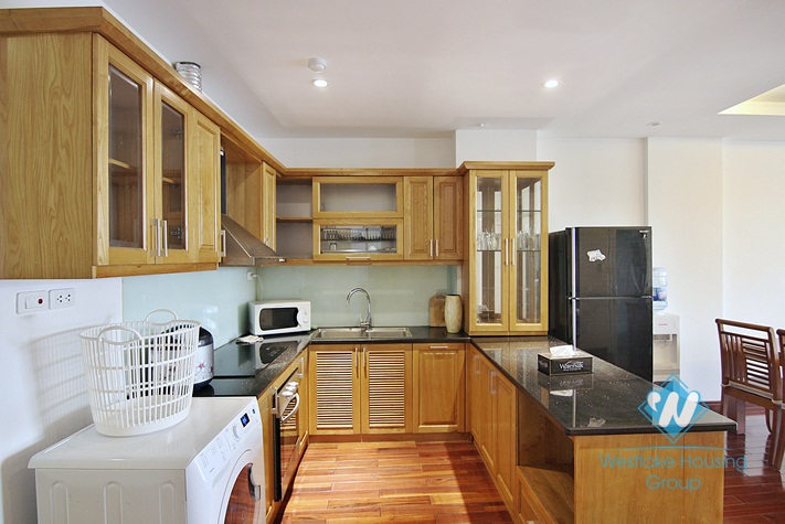 A good deal for 3 bedroom apartment in Xuan dieu, Tay ho, Ha noi