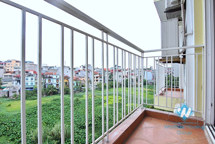 A good deal for 3 bedroom apartment in Xuan dieu, Tay ho, Ha noi