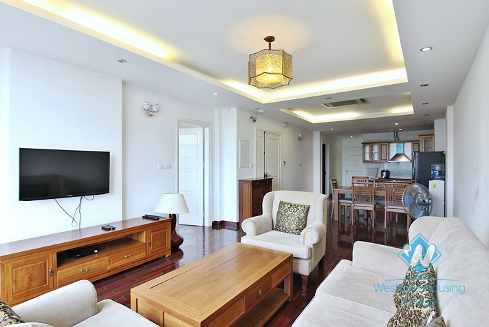 A good deal for 3 bedroom apartment in Xuan dieu, Tay ho, Ha noi