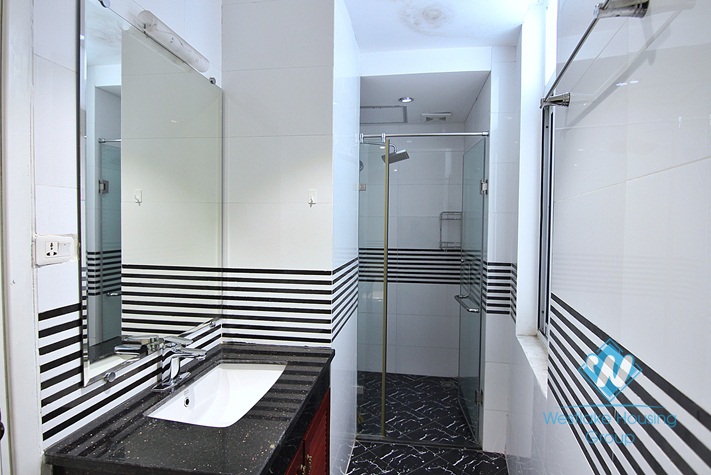 A good deal for 3 bedroom apartment in Xuan dieu, Tay ho, Ha noi