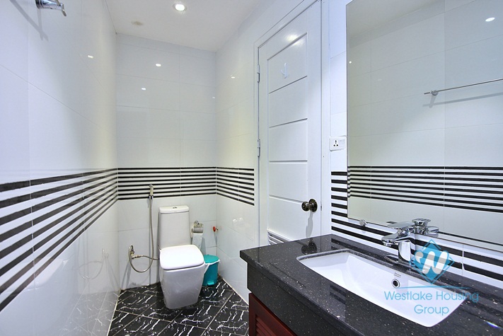 A good deal for 3 bedroom apartment in Xuan dieu, Tay ho, Ha noi