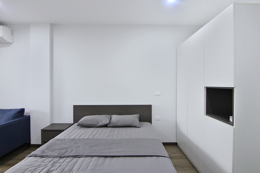 Lake view studio for rent in Trinh Cong Son walking street, Tay Ho