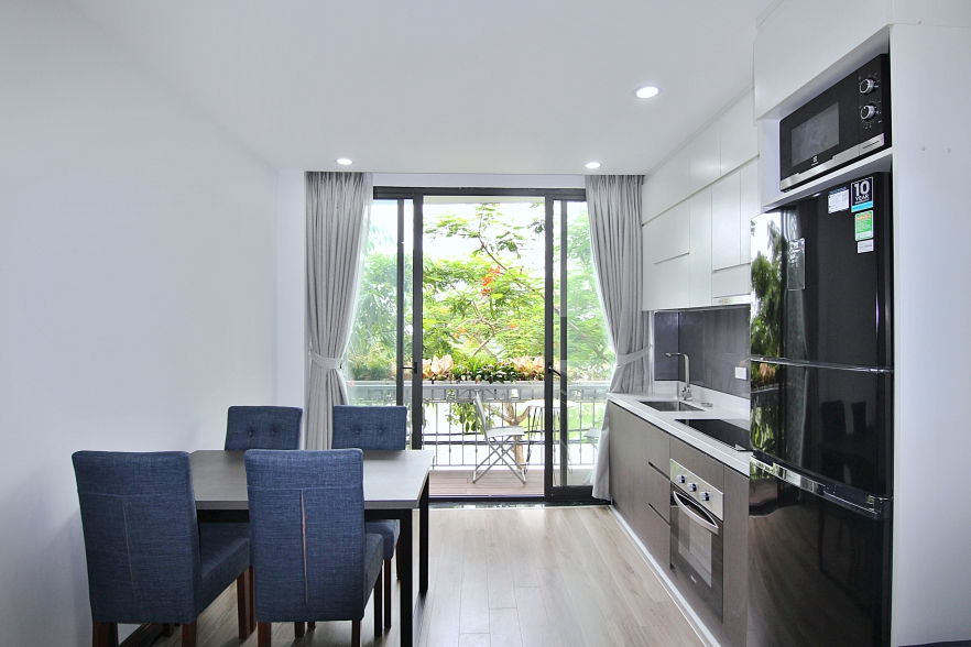 Lake view studio for rent in Trinh Cong Son walking street, Tay Ho