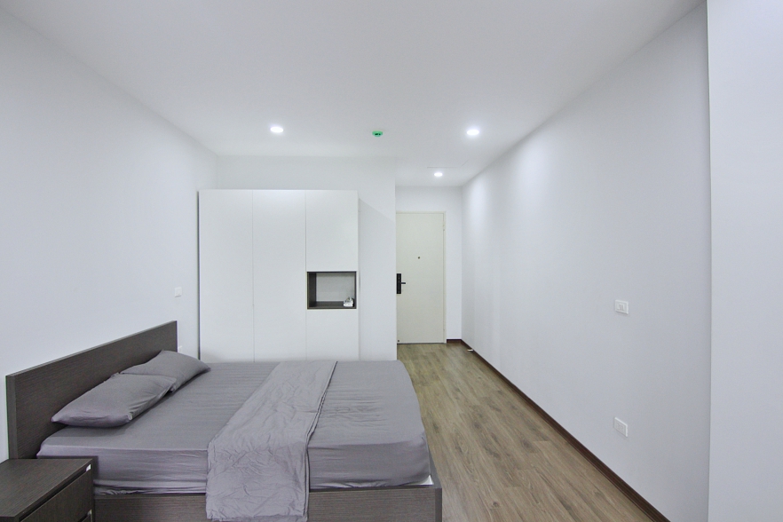 Lake view studio for rent in Trinh Cong Son walking street, Tay Ho