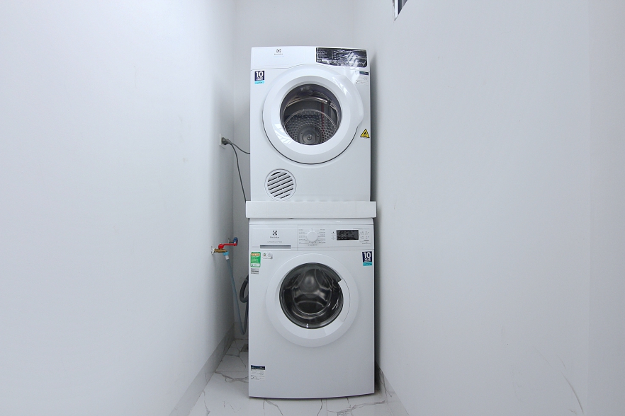 Lake view studio for rent in Trinh Cong Son walking street, Tay Ho