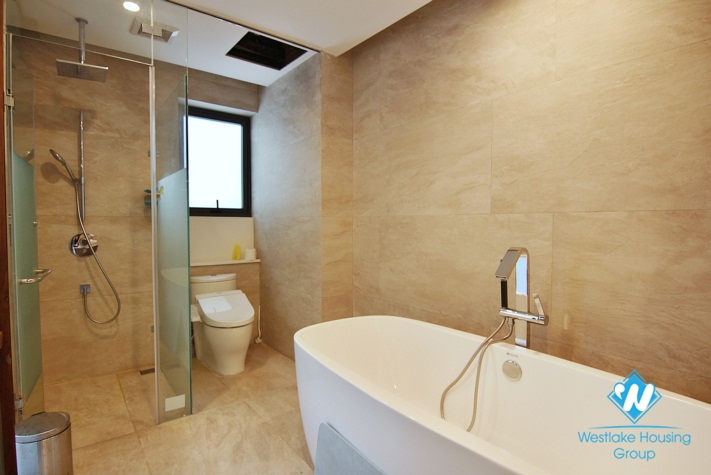 Lake view apartment with big size for rent in Tu Hoa st, Tay Ho District 