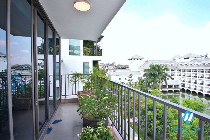 Lake view apartment with big size for rent in Tu Hoa st, Tay Ho District 