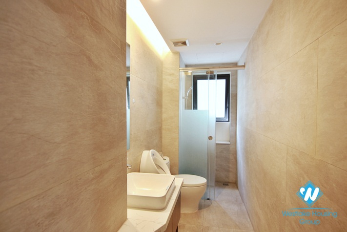 Lake view apartment with big size for rent in Tu Hoa st, Tay Ho District 