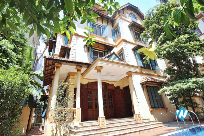 A beautiful secluded villa for rent in Tay Ho with swimming pool and garden