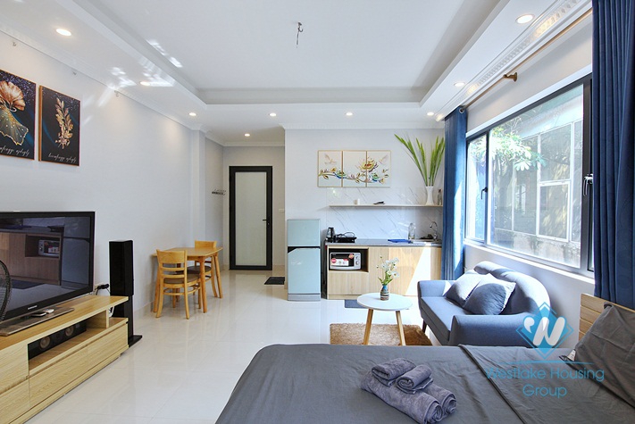 A newly and brightly studio for rent in Lac Long Quan, Tay Ho, Ha Noi