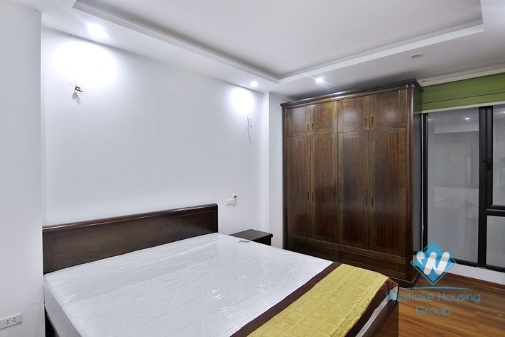 Spacious 1 bedroom apartment for rent in Xuan dieu, Tay ho, Ha noi