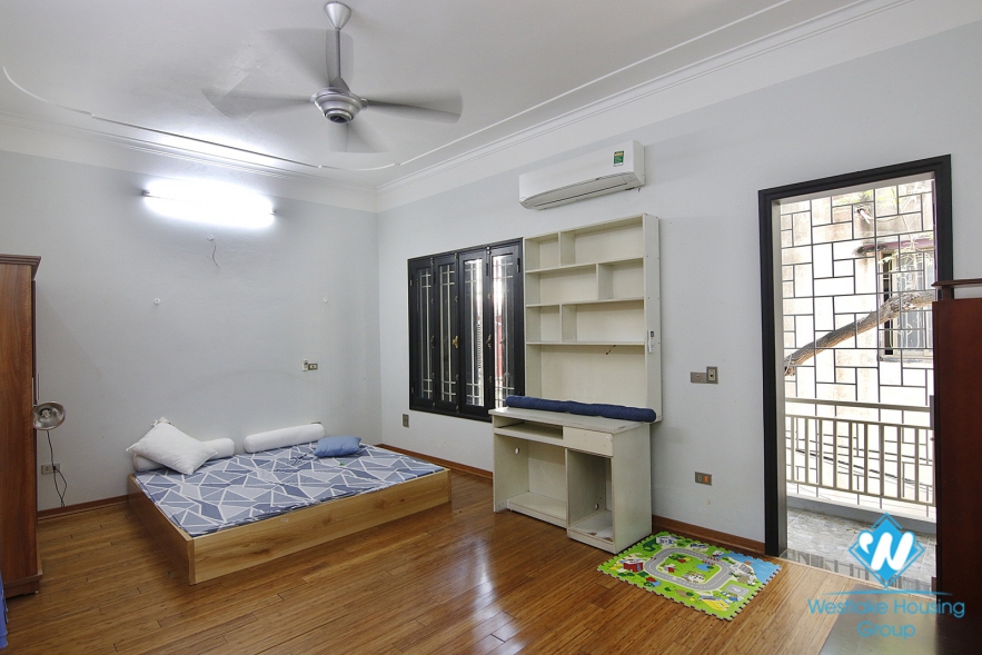 Three bedroom house for rent in Ngoc Thuy Long Bien