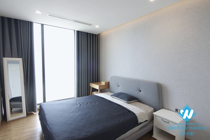 A nice quality apartment with huge balcony for rent on Vinhome Metropolis.