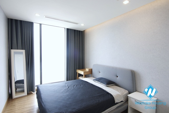 A nice quality apartment with huge balcony for rent on Vinhome Metropolis.