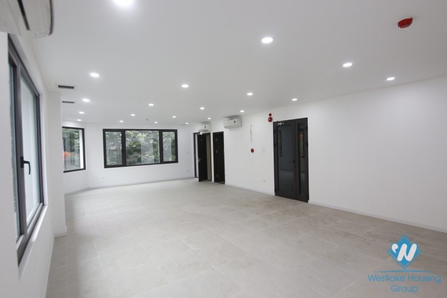 An spacious nice office or shop for rent in Giang Vo street, Ba Dinh district