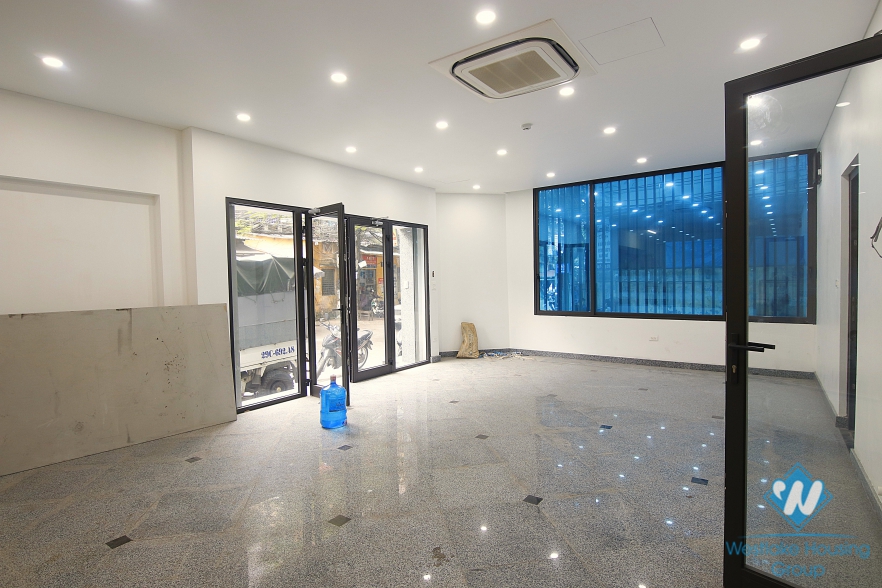 An spacious nice office or shop for rent in Giang Vo street, Ba Dinh district