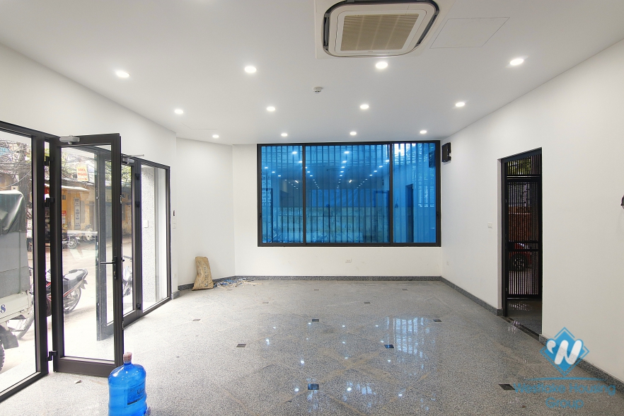 An spacious nice office or shop for rent in Giang Vo street, Ba Dinh district