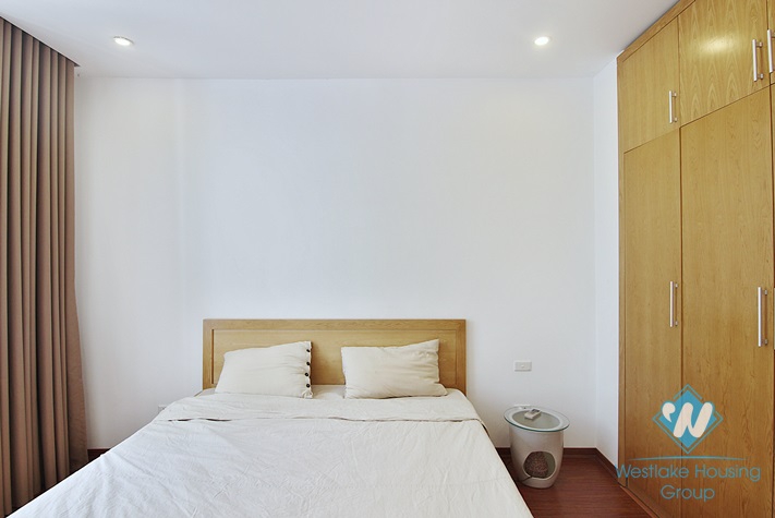 Bright 2 bedrooms apartment for rent in Xuan Dieu st, Tay Ho