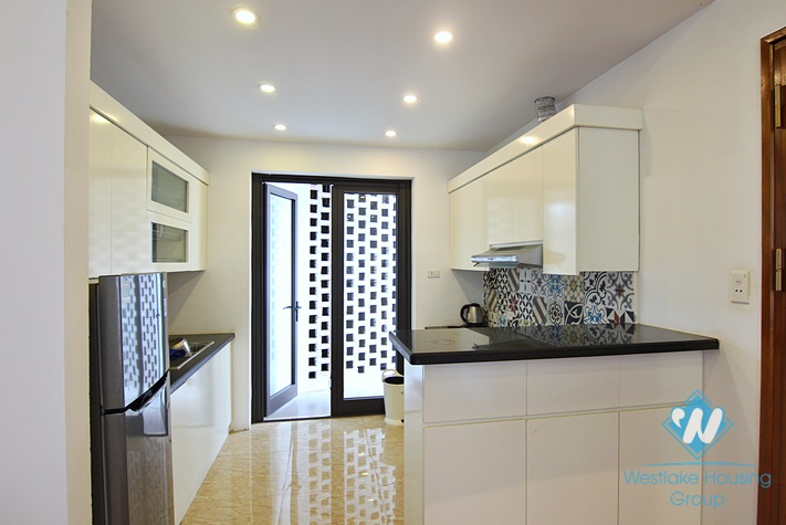 Bright 2 bedrooms apartment for rent in Xuan Dieu st, Tay Ho