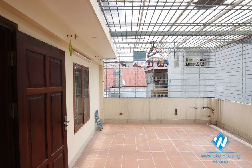 A cozy house with good lighting for rent on Dao Tan street