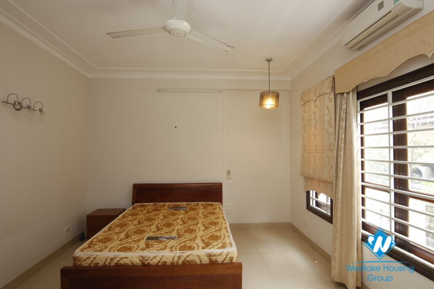 A cozy house with good lighting for rent on Dao Tan street